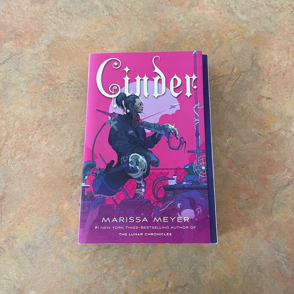 Cinder by Marissa Meyer - Paperback Book